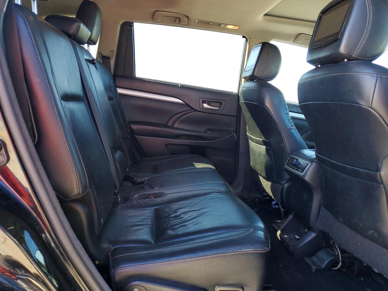 2016 TOYOTA HIGHLANDER XLE photo 11