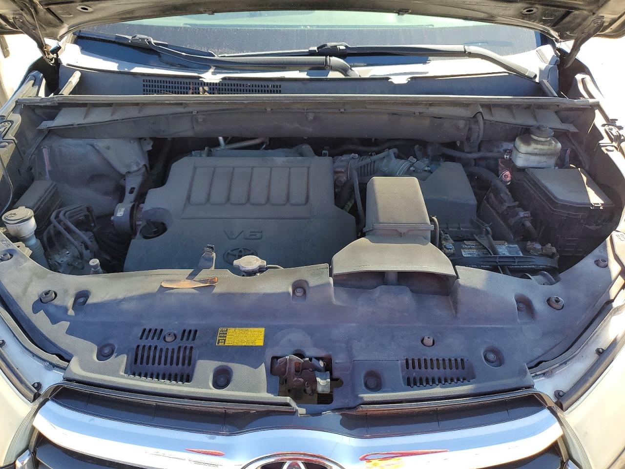 2016 TOYOTA HIGHLANDER XLE photo 12