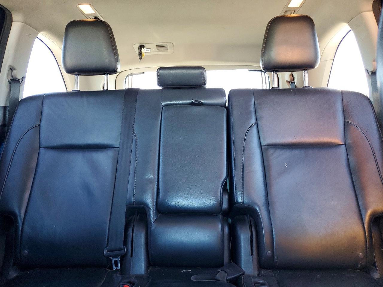 2016 TOYOTA HIGHLANDER XLE photo 10