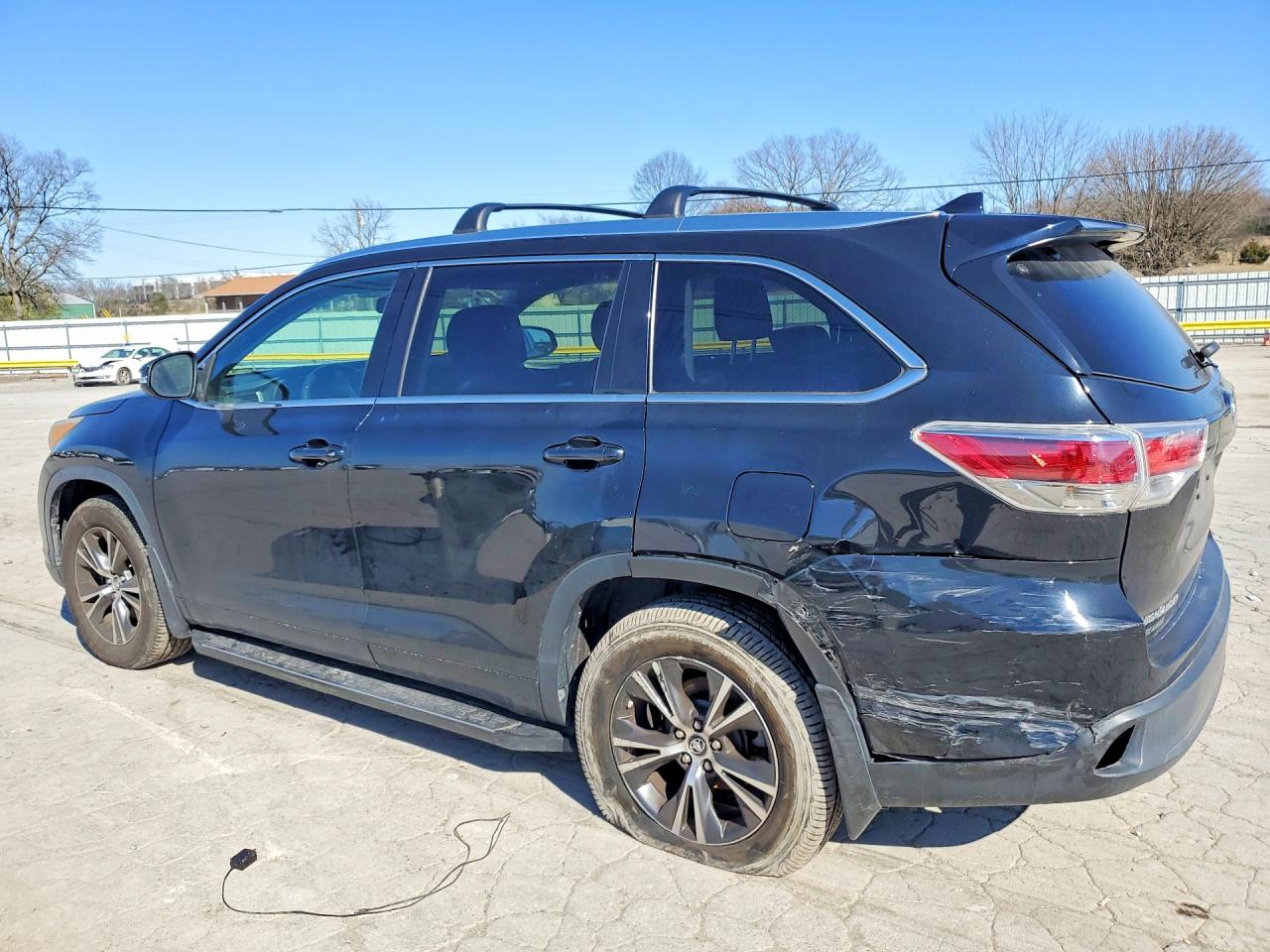 2016 TOYOTA HIGHLANDER XLE photo 2