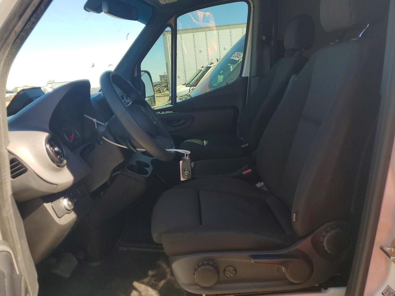 2025 MERCEDES BENZ SPRINTER 2500 DELIVERY VAN photo 19