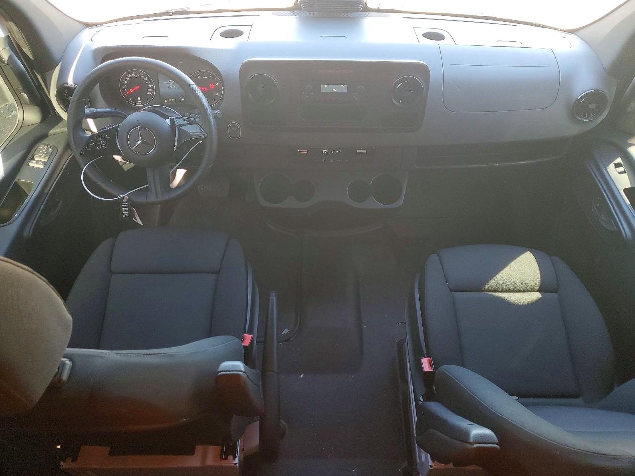 2025 MERCEDES BENZ SPRINTER 2500 DELIVERY VAN photo 22