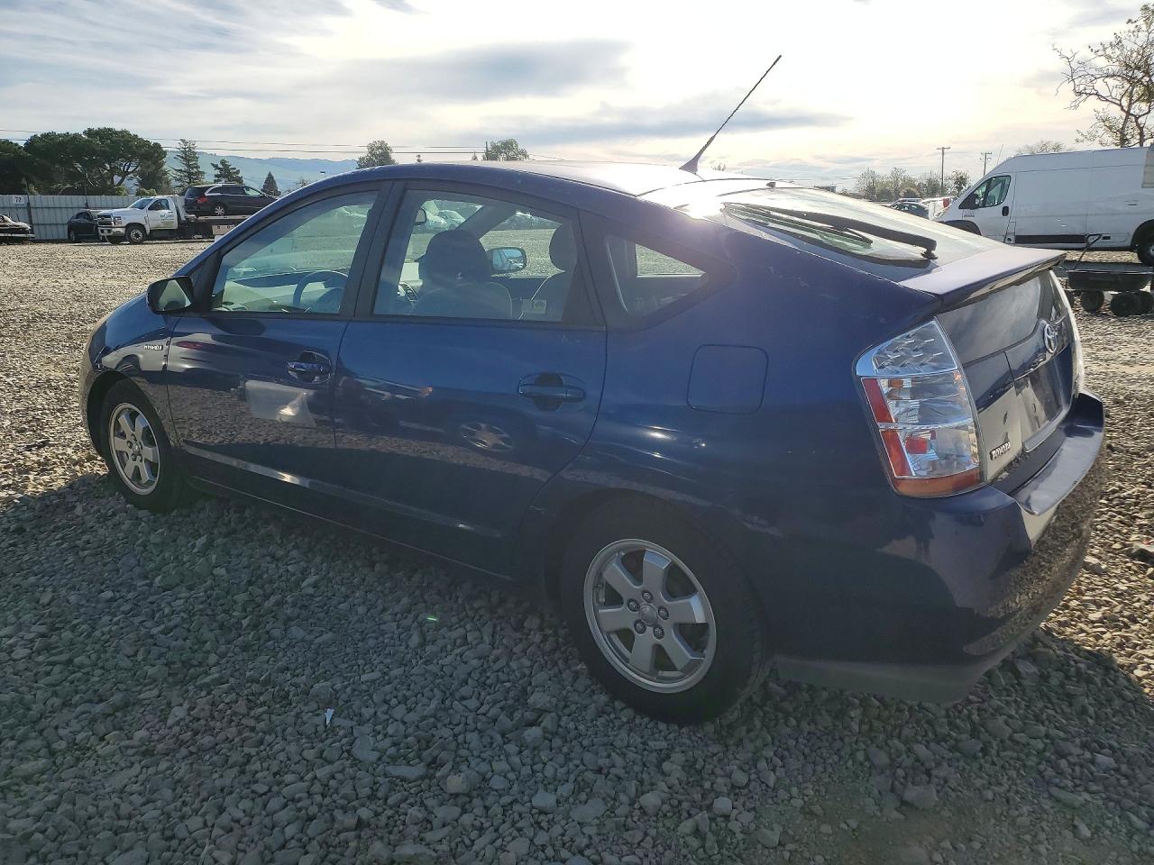 2008 TOYOTA PRIUS BASE photo 2