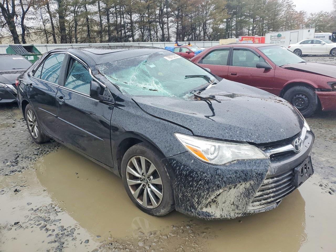 2017 TOYOTA CAMRY XLE photo 4