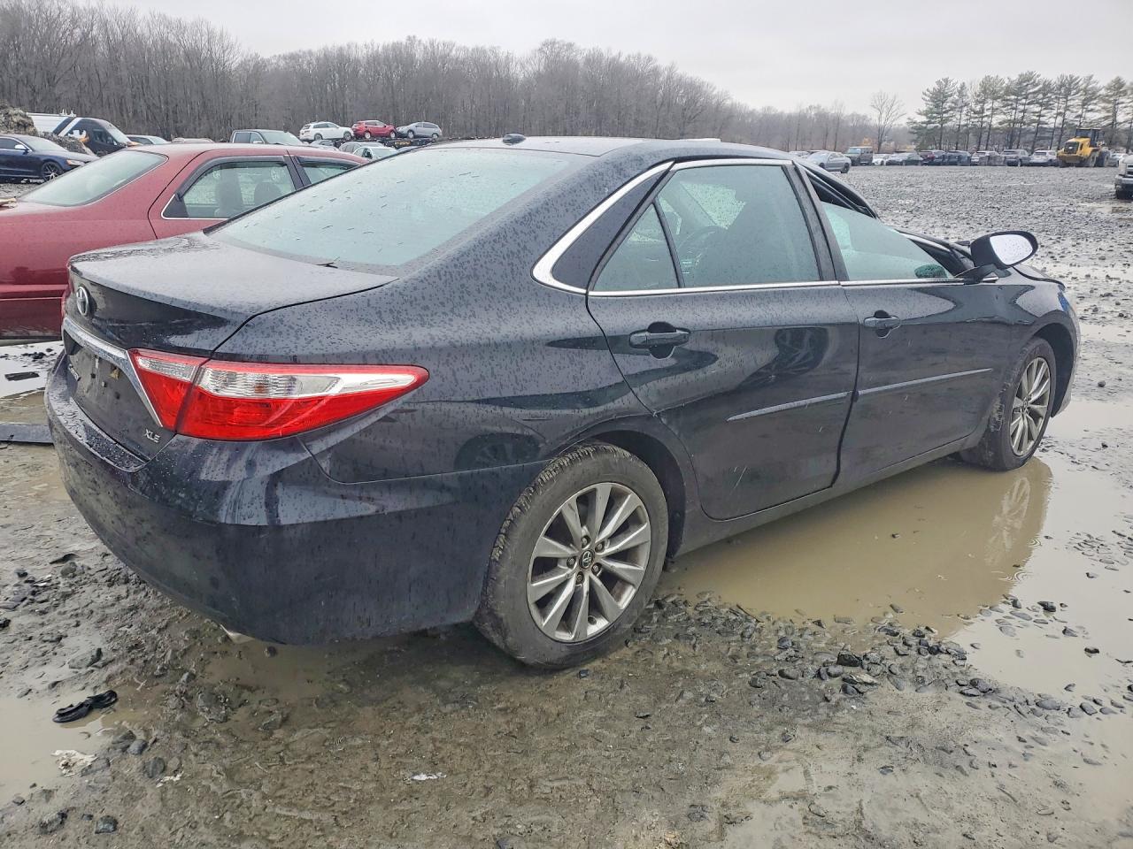 2017 TOYOTA CAMRY XLE photo 3