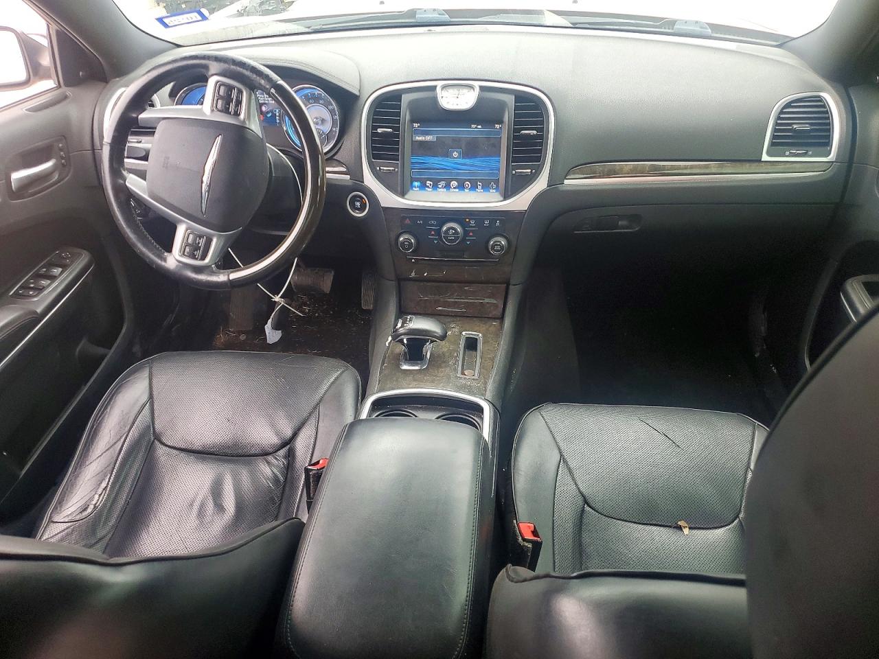 2013 CHRYSLER 300C photo 8