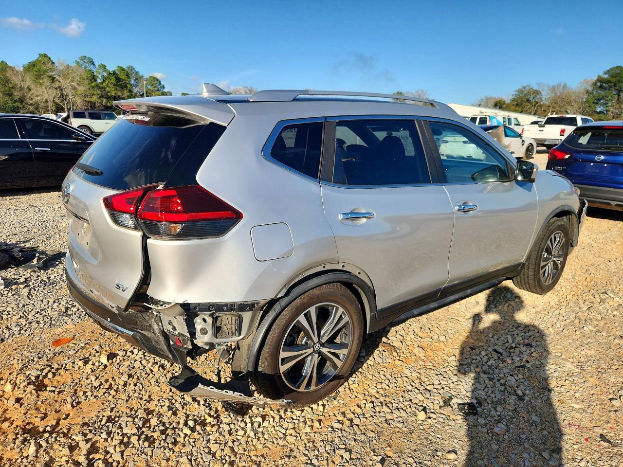 2019 NISSAN ROGUE SV photo 3