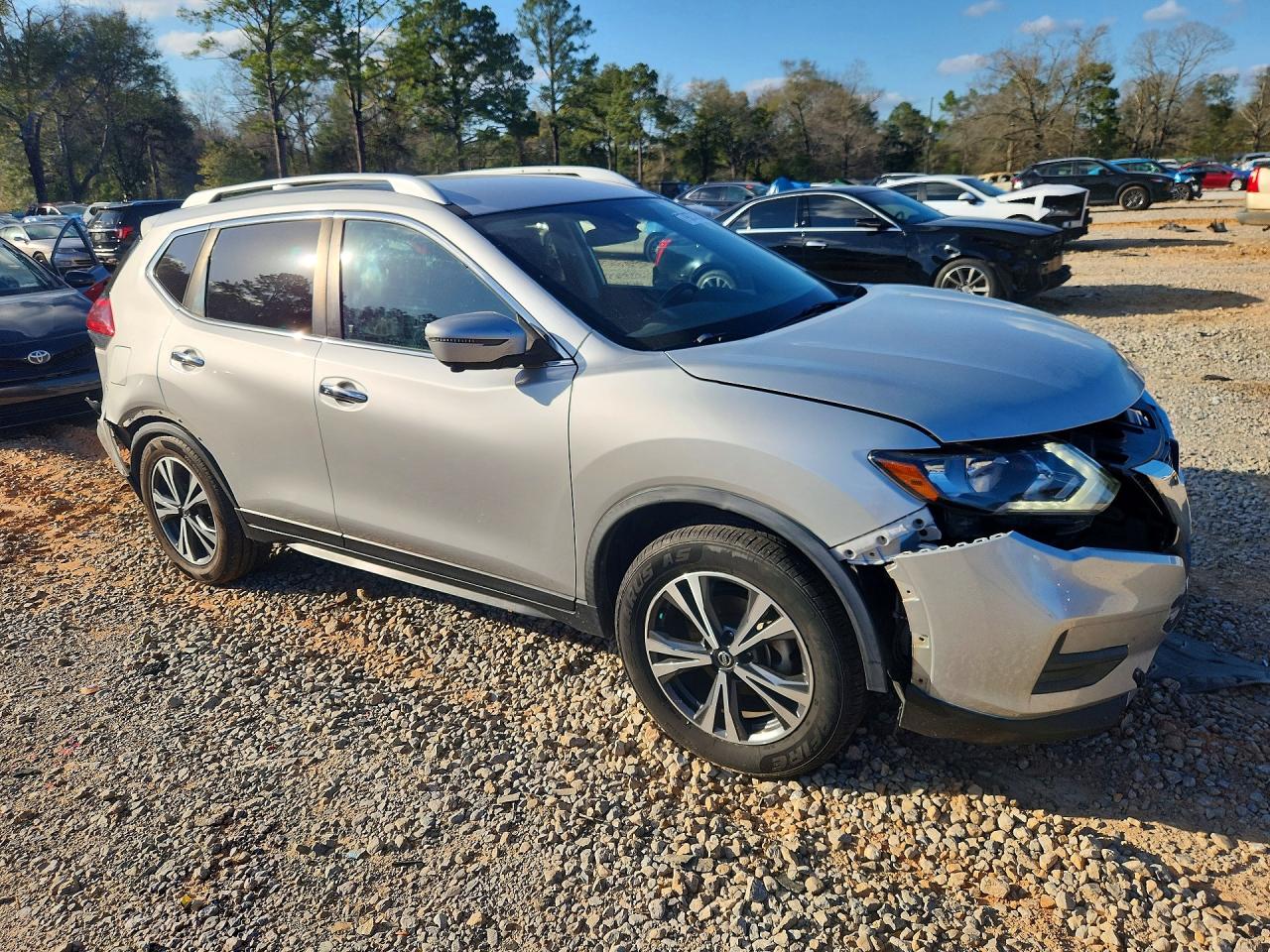 2019 NISSAN ROGUE SV photo 4