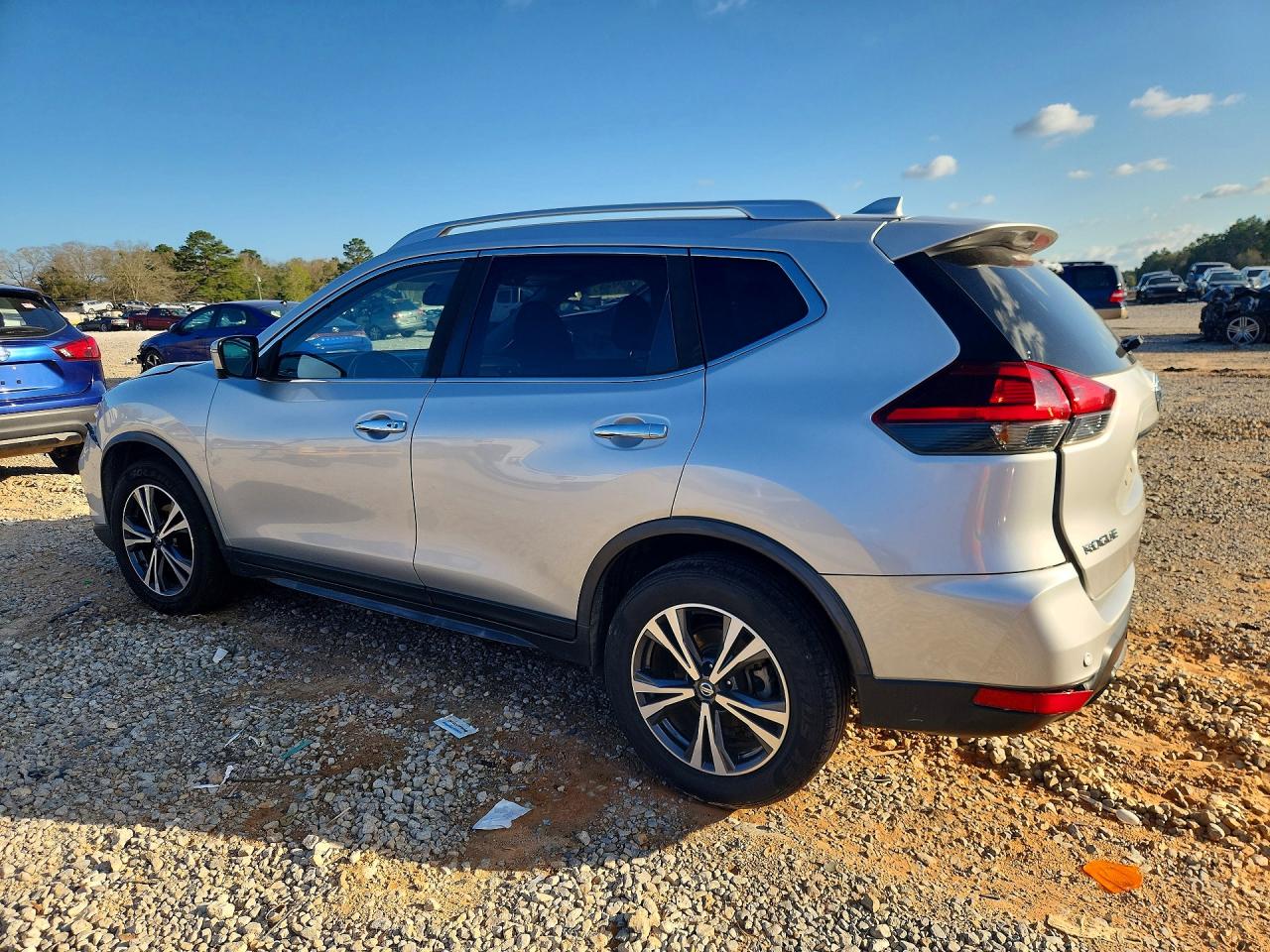 2019 NISSAN ROGUE SV photo 2