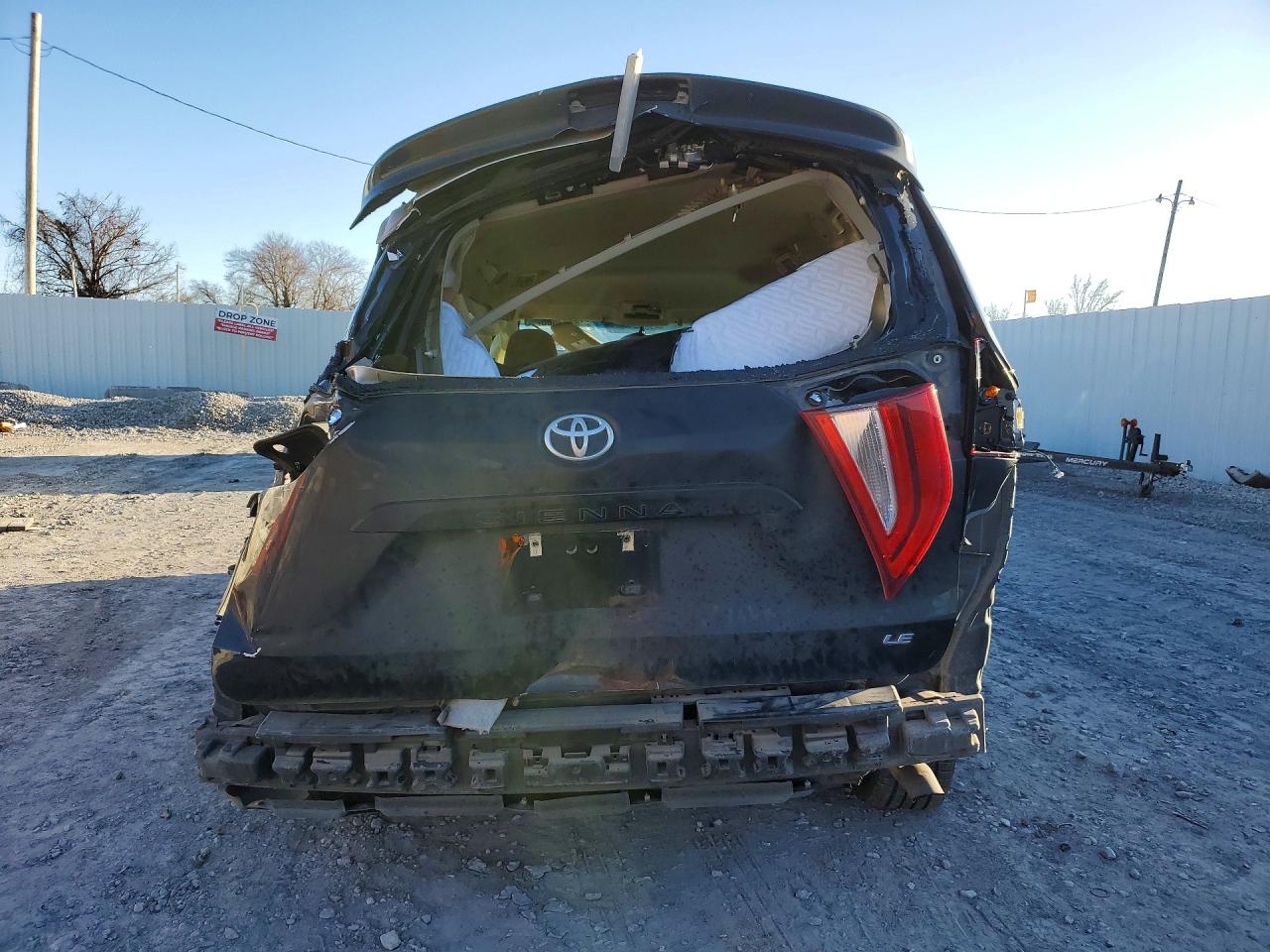 2015 TOYOTA SIENNA LE 8-PASSENGER photo 6