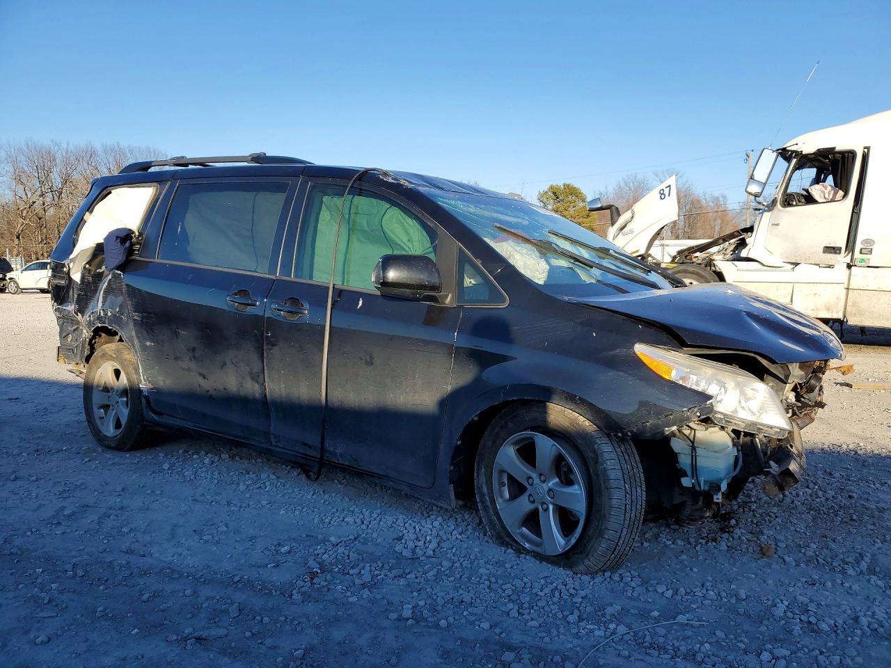 2015 TOYOTA SIENNA LE 8-PASSENGER photo 4