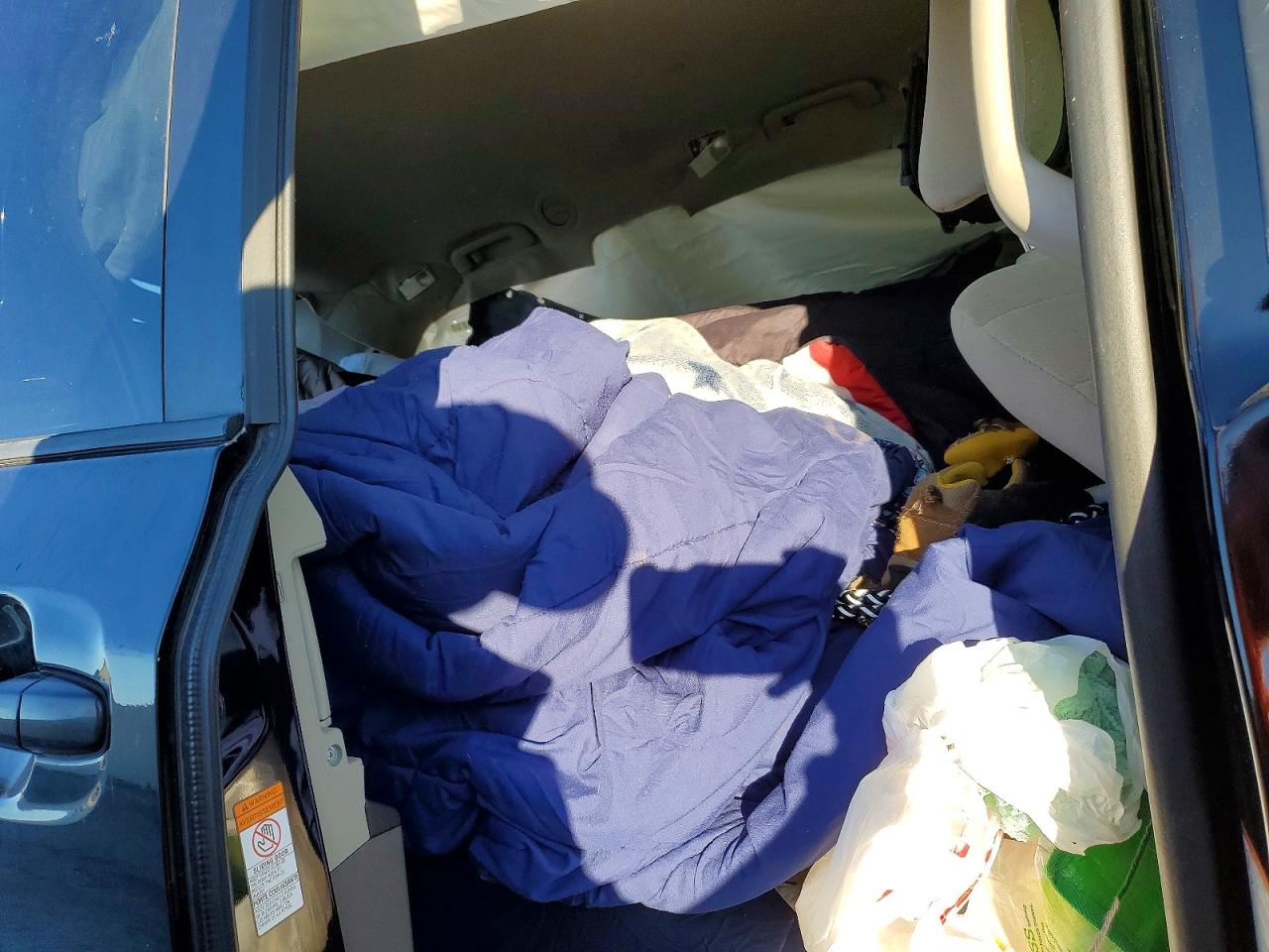 2015 TOYOTA SIENNA LE 8-PASSENGER photo 11