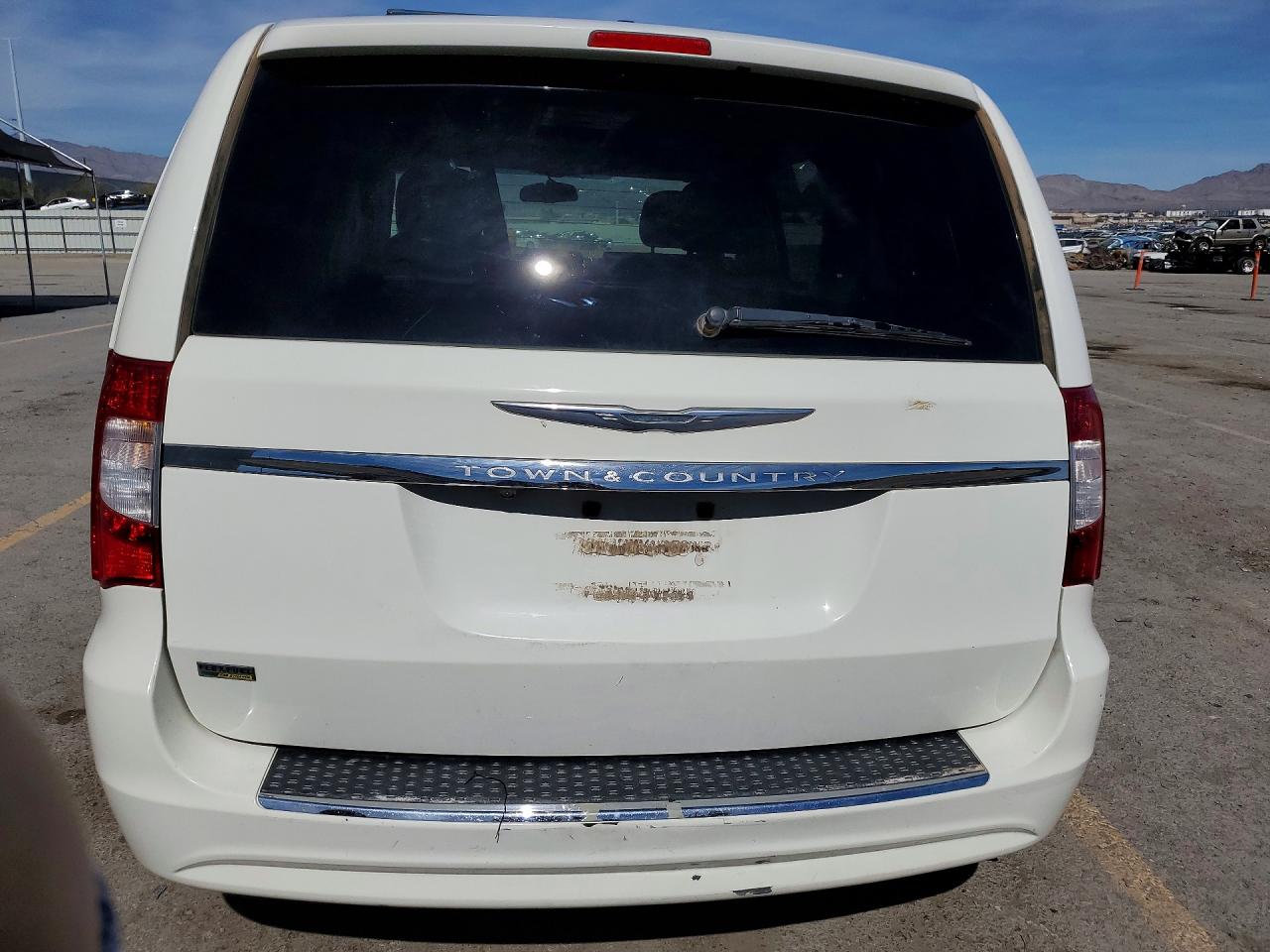 2013 CHRYSLER TOWN & COUNTRY TOURING photo 6