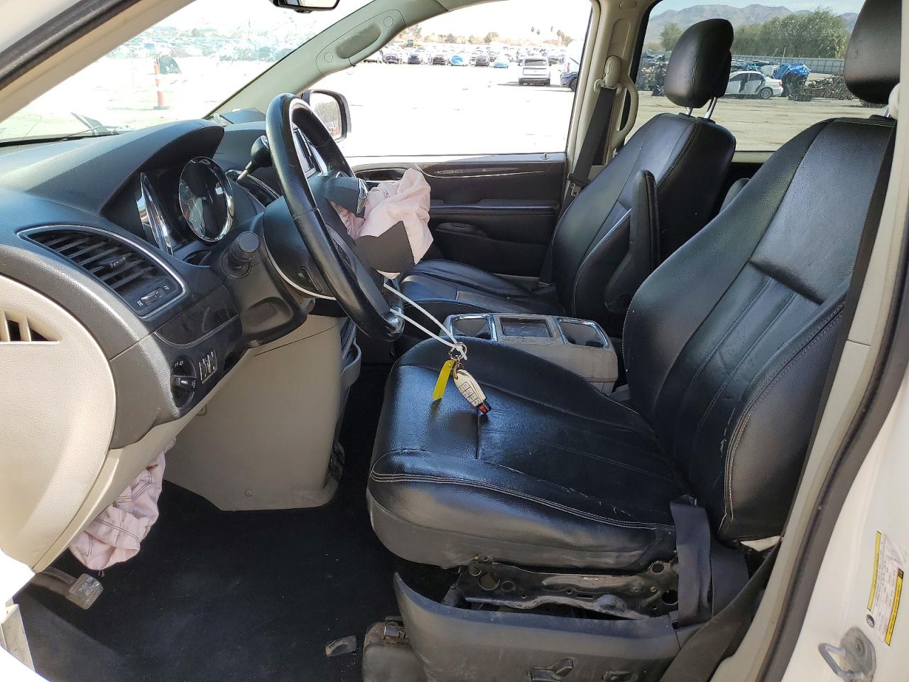 2013 CHRYSLER TOWN & COUNTRY TOURING photo 7