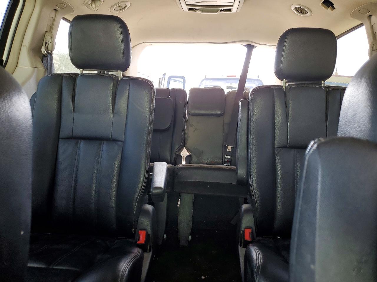 2013 CHRYSLER TOWN & COUNTRY TOURING photo 10