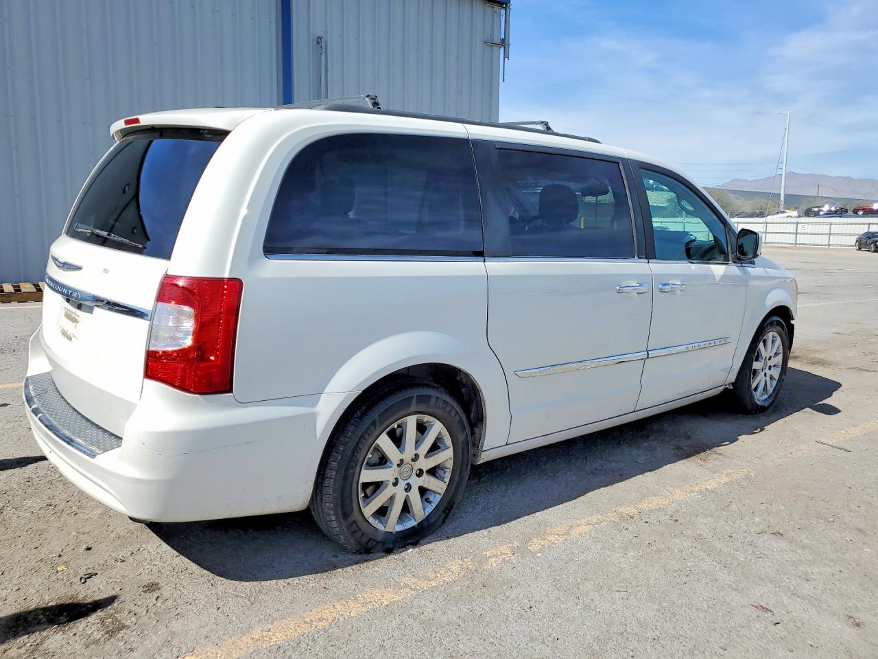 2013 CHRYSLER TOWN & COUNTRY TOURING photo 3