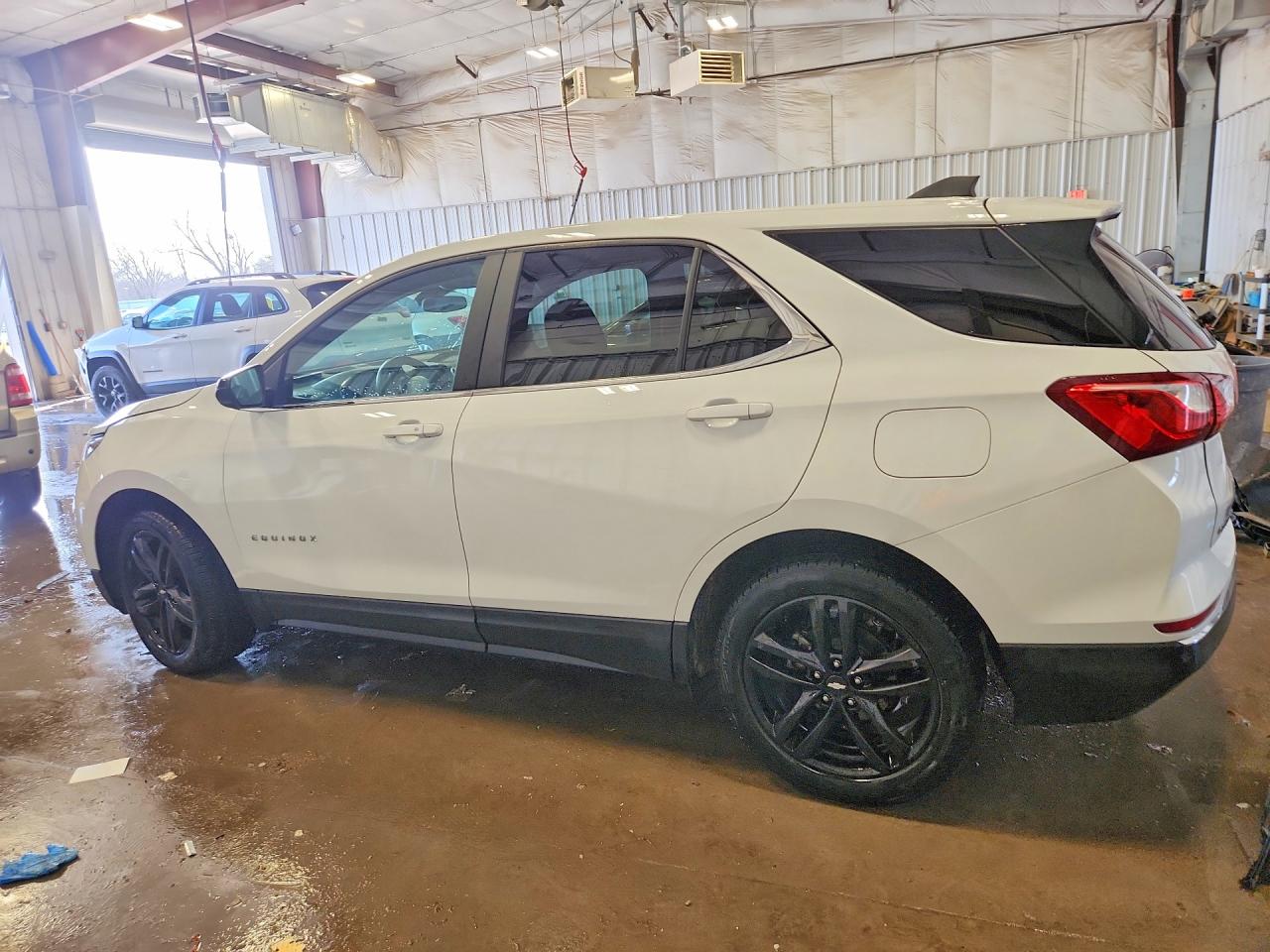 2021 CHEVROLET EQUINOX LT photo 3