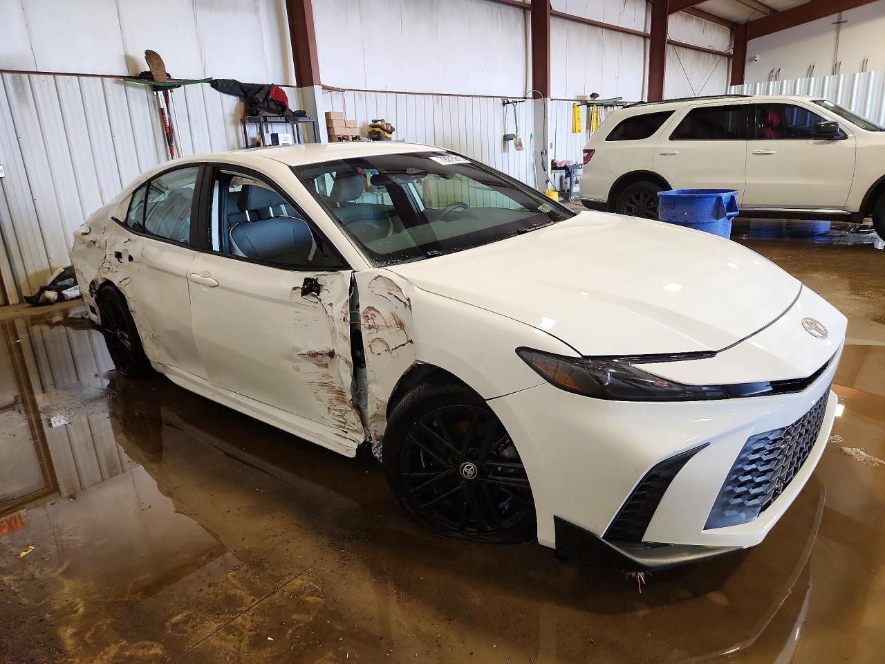 2025 TOYOTA CAMRY SE photo 4