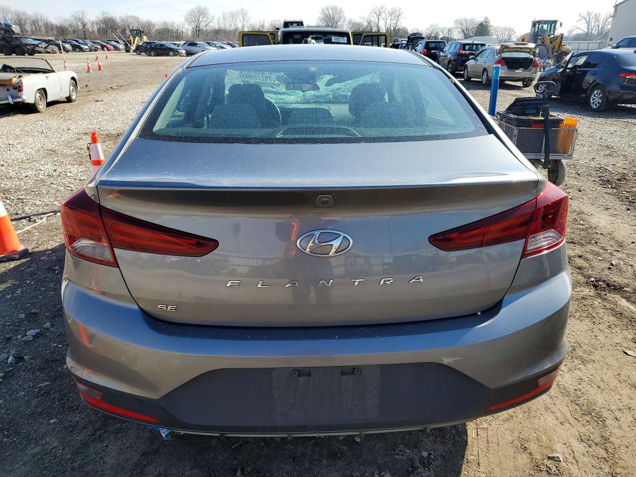 2019 HYUNDAI ELANTRA SE photo 6