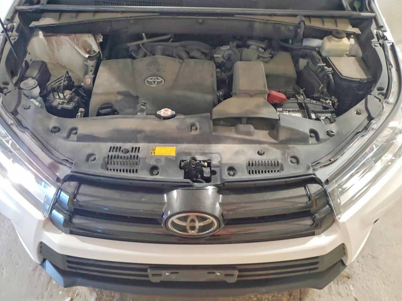 2018 TOYOTA HIGHLANDER SE photo 12