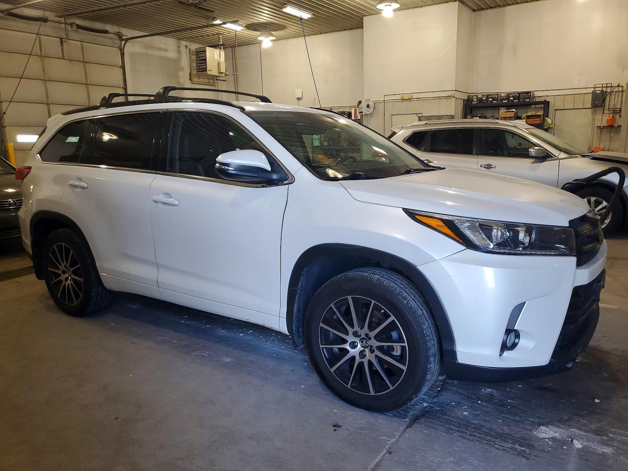 2018 TOYOTA HIGHLANDER SE photo 4