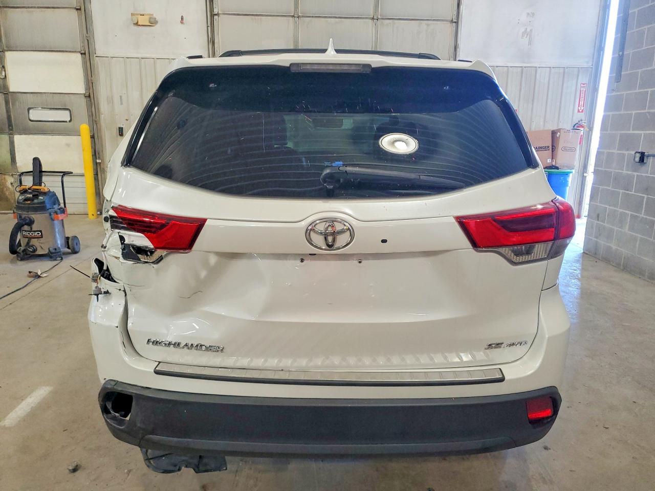2018 TOYOTA HIGHLANDER SE photo 6