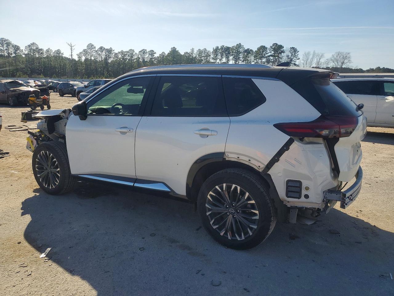 2024 NISSAN ROGUE PLATINUM photo 3