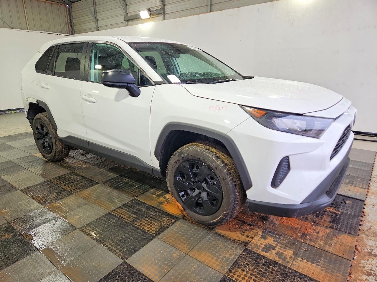 2022 TOYOTA RAV4 LE photo 10