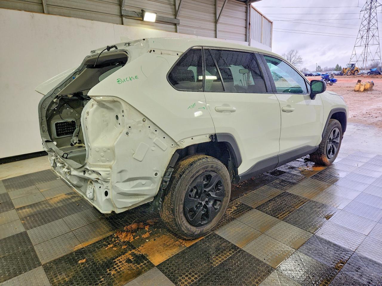2022 TOYOTA RAV4 LE photo 7