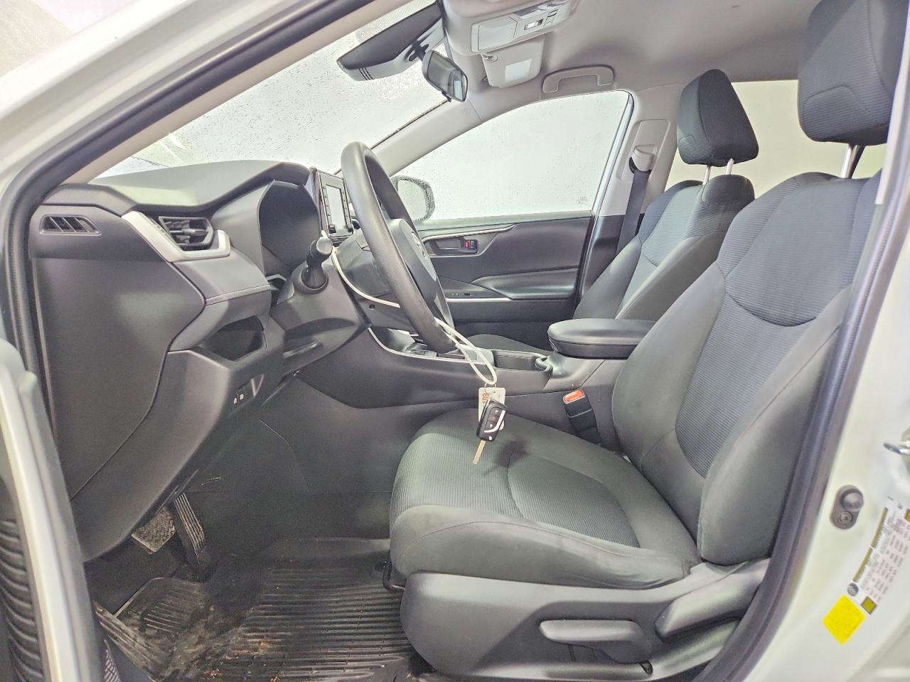 2022 TOYOTA RAV4 LE photo 19