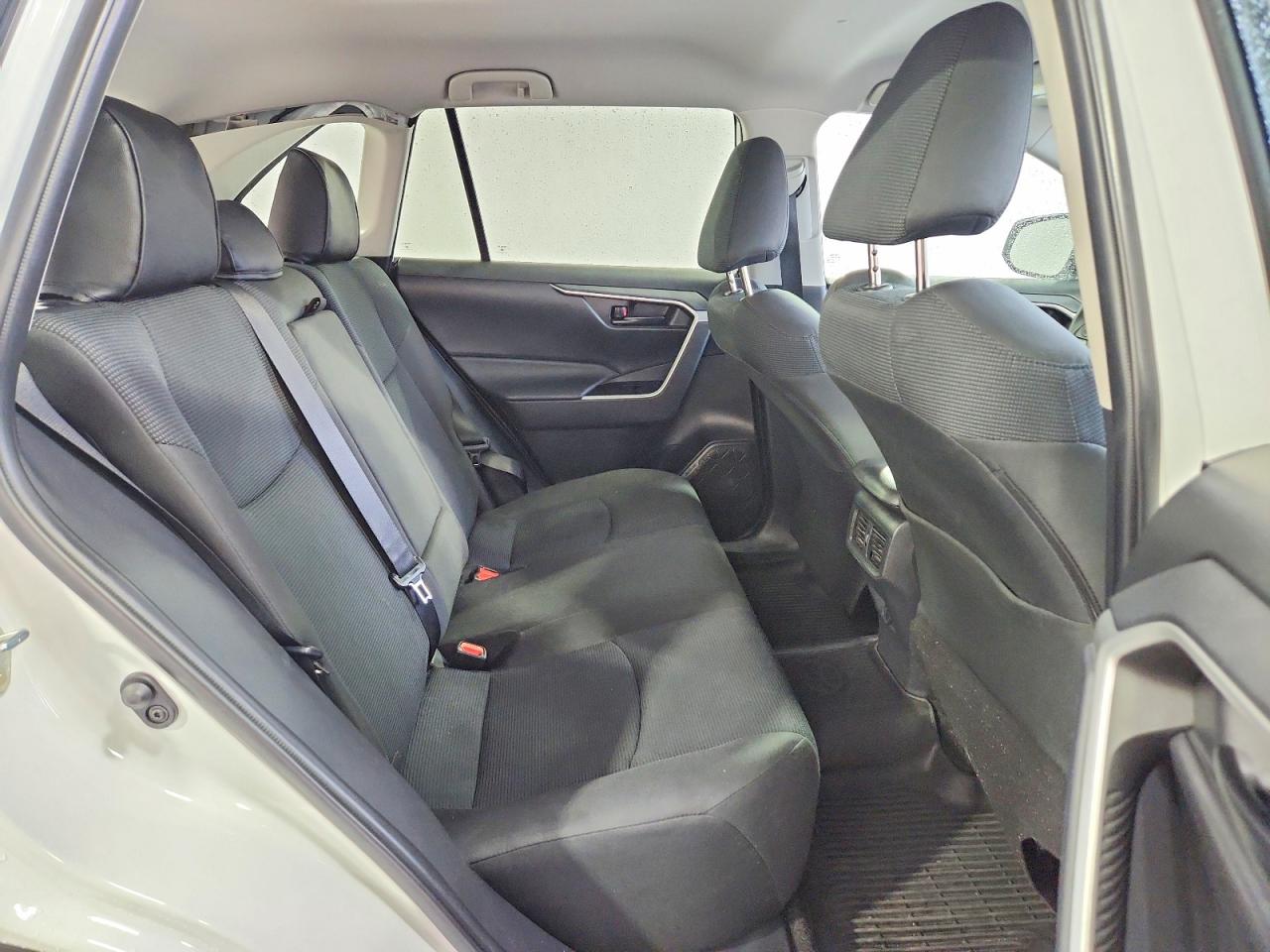 2022 TOYOTA RAV4 LE photo 31