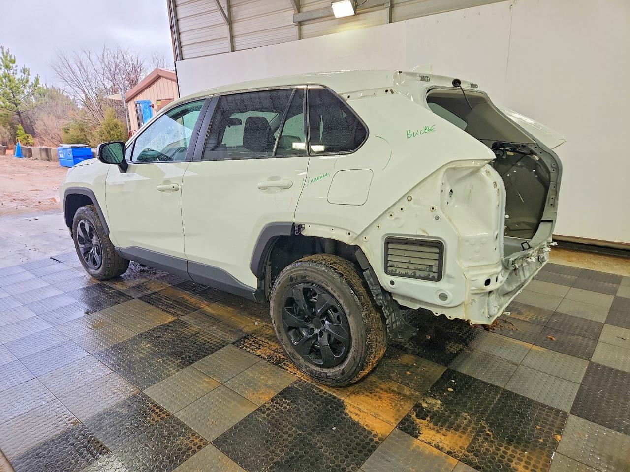 2022 TOYOTA RAV4 LE photo 4