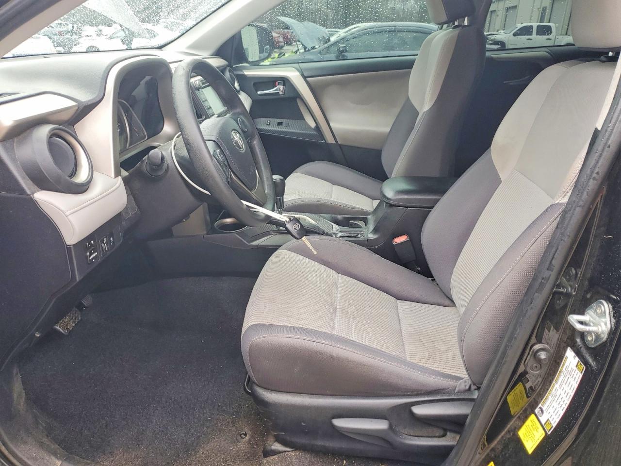 2015 TOYOTA RAV4 XLE photo 7