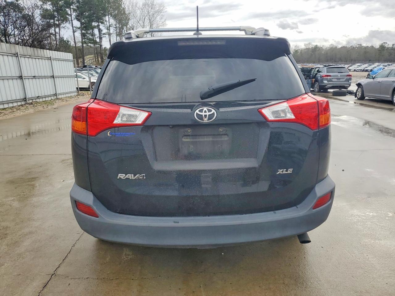 2015 TOYOTA RAV4 XLE photo 6