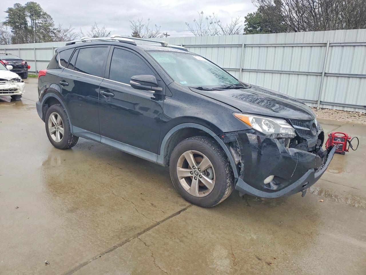 2015 TOYOTA RAV4 XLE photo 4