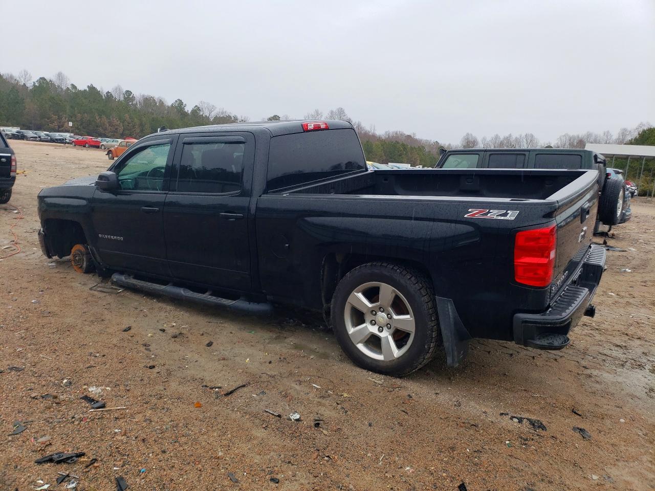 2017 CHEVROLET SILVERADO K1500 LT photo 3