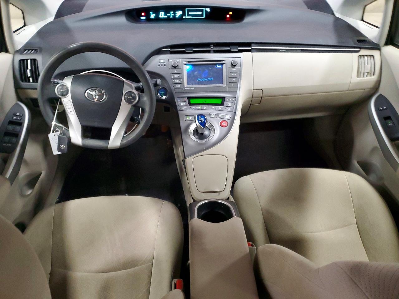 2014 TOYOTA PRIUS THREE photo 8