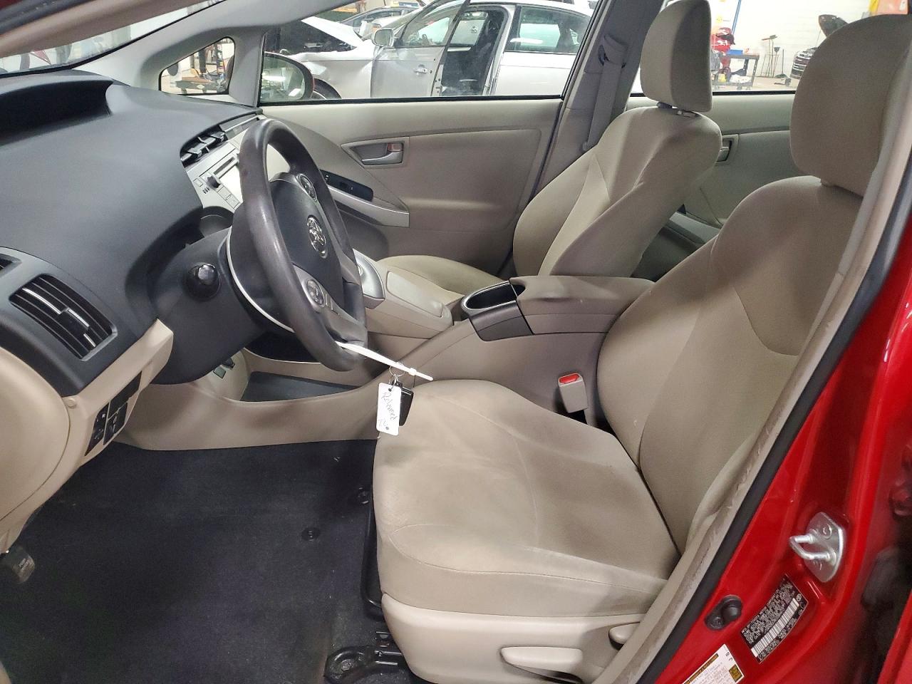 2014 TOYOTA PRIUS THREE photo 7