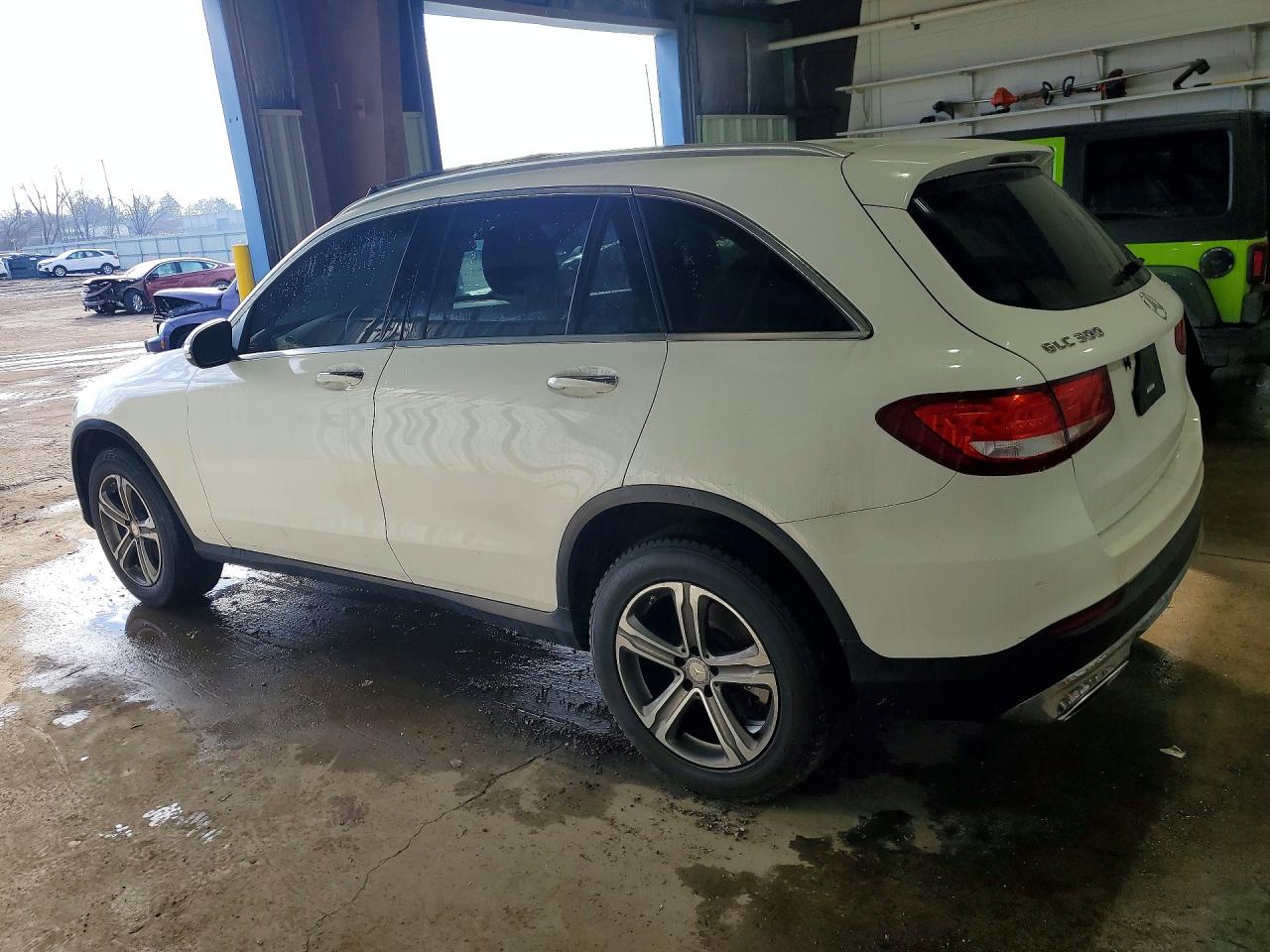 2016 MERCEDES-BENZ GLC 300 4MATIC photo 3