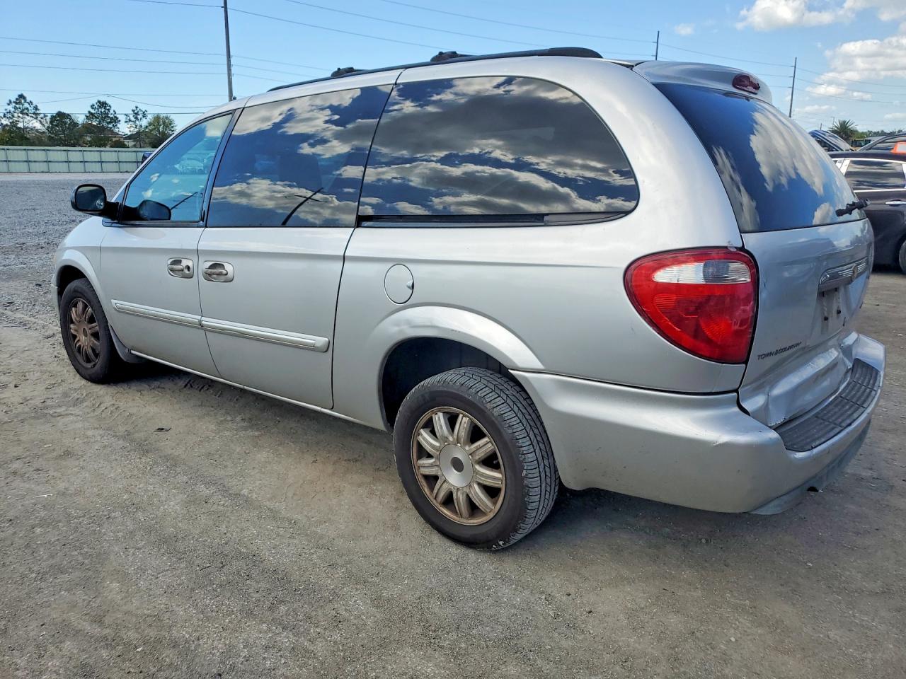 2006 CHRYSLER TOWN & COUNTRY TOURING photo 4