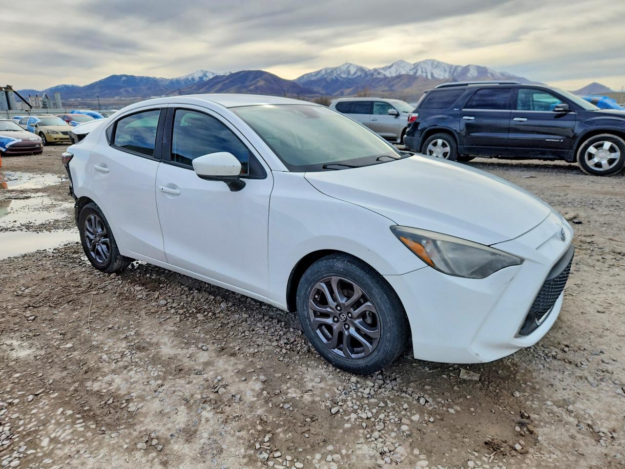 2019 TOYOTA YARIS LE photo 4