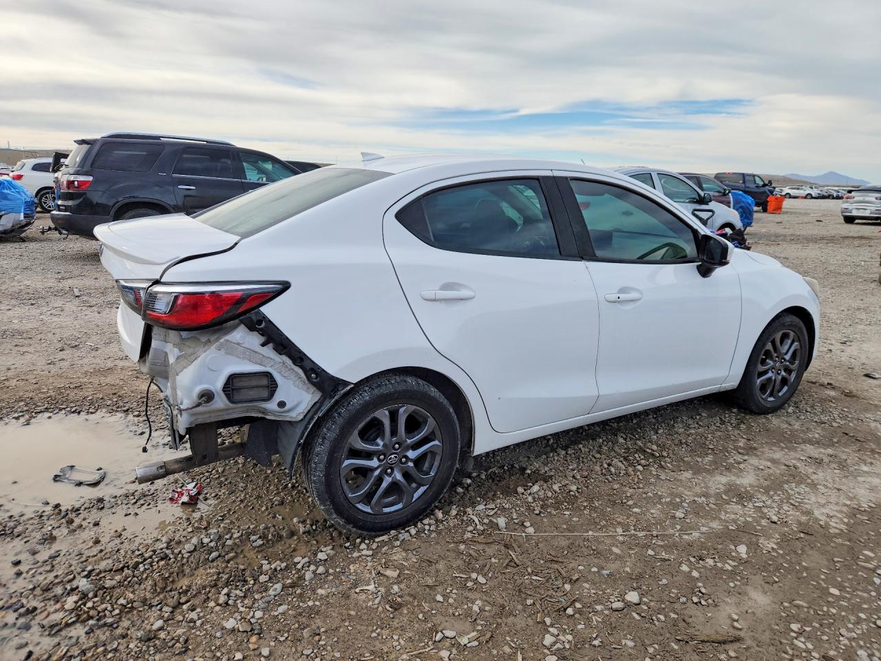 2019 TOYOTA YARIS LE photo 3