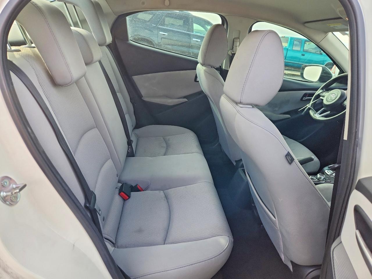 2019 TOYOTA YARIS LE photo 10