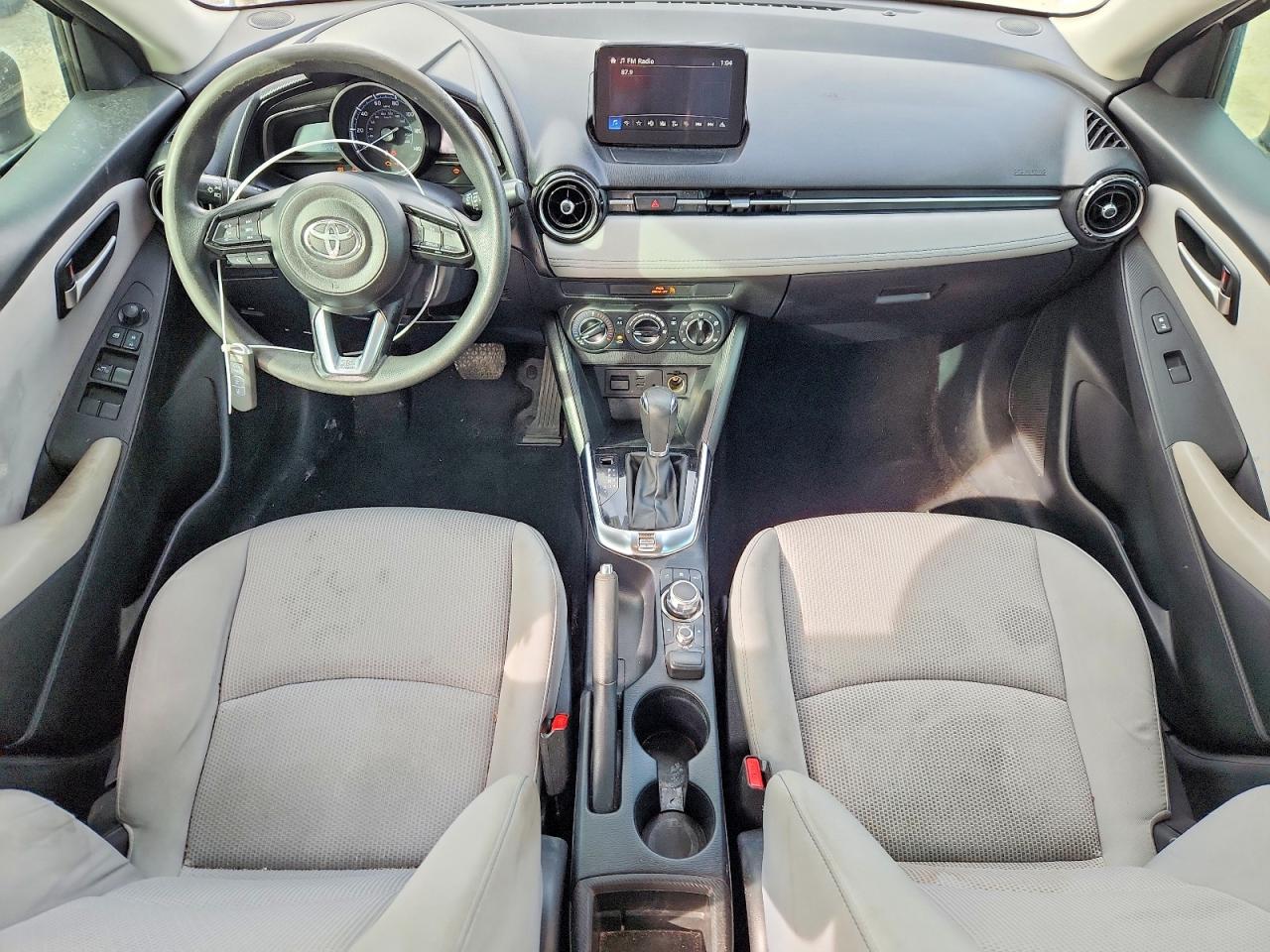 2019 TOYOTA YARIS LE photo 8