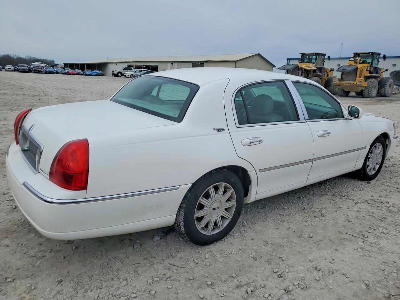 2006 LINCOLN TOWN CAR SIGNATURE LIMITED photo 3