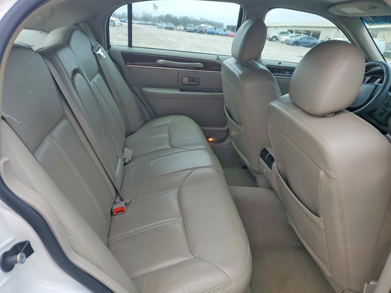 2006 LINCOLN TOWN CAR SIGNATURE LIMITED photo 10