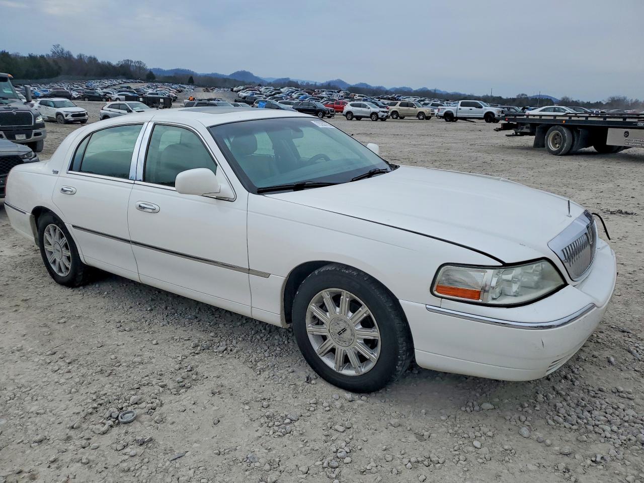 2006 LINCOLN TOWN CAR SIGNATURE LIMITED photo 4
