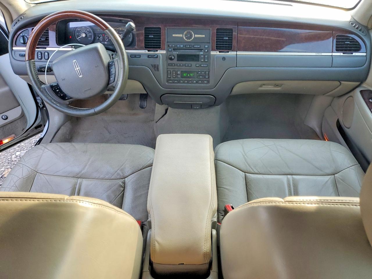 2006 LINCOLN TOWN CAR SIGNATURE LIMITED photo 8