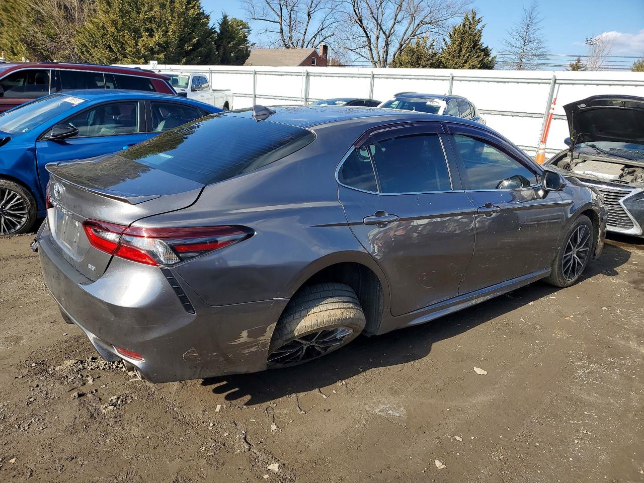 2021 TOYOTA CAMRY SE photo 3