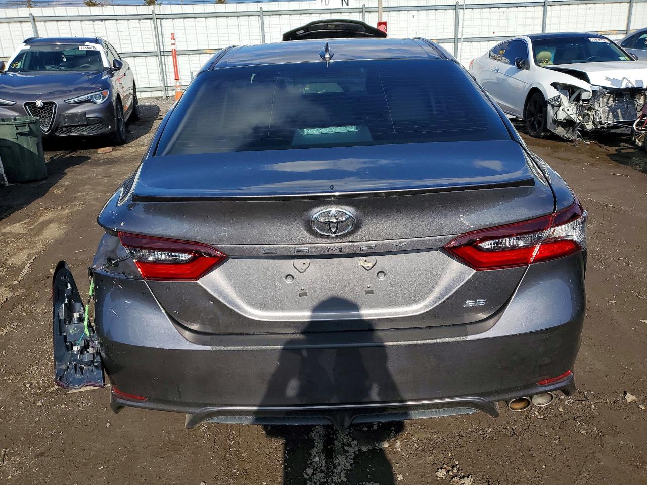 2021 TOYOTA CAMRY SE photo 6